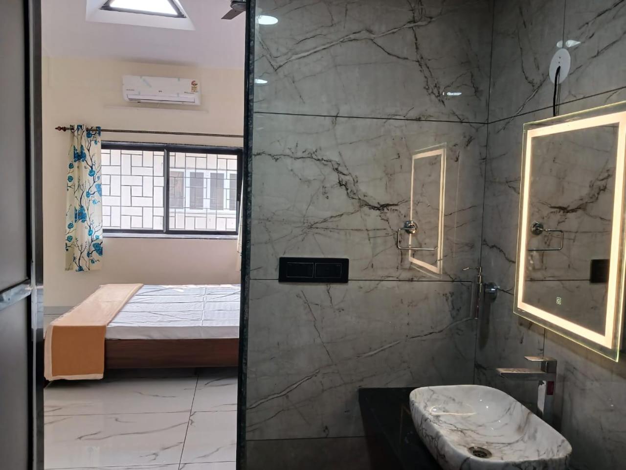 Mannat Villa With Swimming Pool And Garden โลนาวาลา ภายนอก รูปภาพ